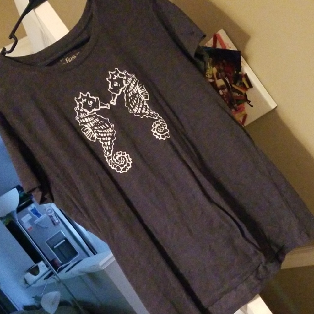 Navy every day tee, comfy! Never worn!